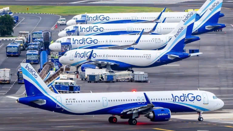 Hãng hàng không nội địa lớn nhất Ấn Độ - IndiGo Airlines bị xếp hạng tệ nhất thế giới năm 2024. Ảnh: Siddh Dhuri.