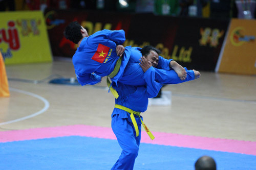Đòn cắt kéo đặc trưng của Vovinam. Ảnh: TL