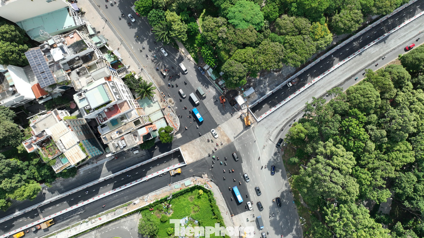 Hầm chui nút giao Trần Quốc Hoàn - Phan Thúc Duyện thuộc dự án đường nối Trần Quốc Hoàn - Cộng Hòa được thông xe vào tháng 8 năm nay.