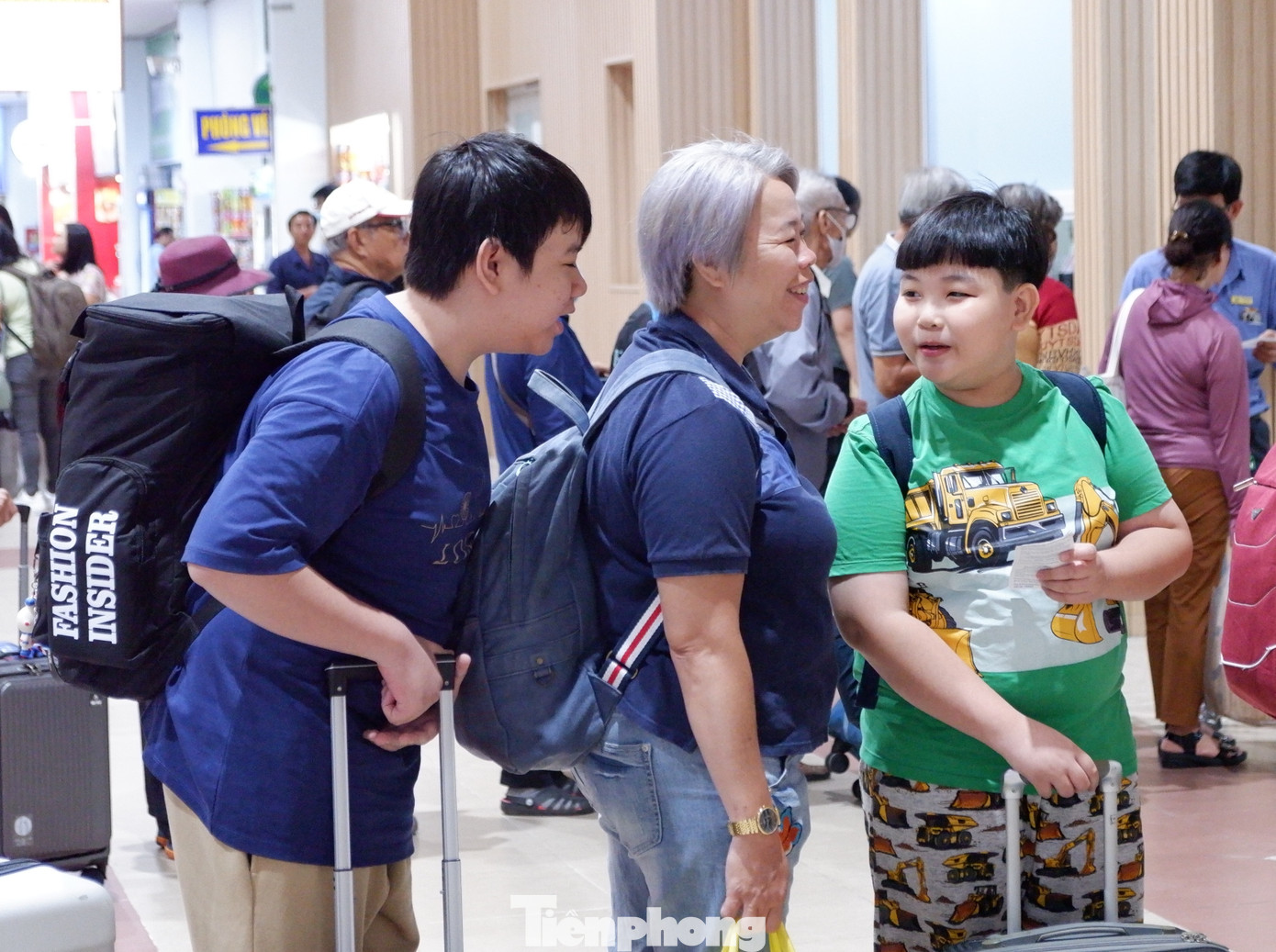 Hành khách hào hứng trải nghiệm tàu chất lượng cao Sài Gòn - Nha Trang.