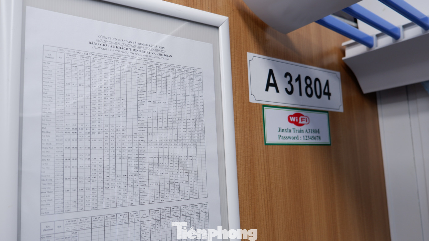 Trên đoàn tàu có thiết bị phát wifi để hành khách kết nối, sử dụng cho các thiết bị điện tử cá nhân, thuận tiện để giải trí, làm việc trên tàu. Khách tại các buồng ngủ không chỉ có thể xem, nghe các file video, âm nhạc đã được cài sẵn như trên máy bay mà còn có thể xem truyền hình trực tuyến hay lướt web.