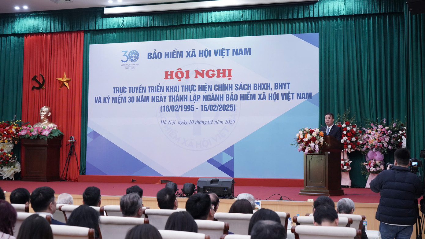 Tổng giám đốc BHXH Nguyễn Thế Mạnh phát biểu tại hội nghị.