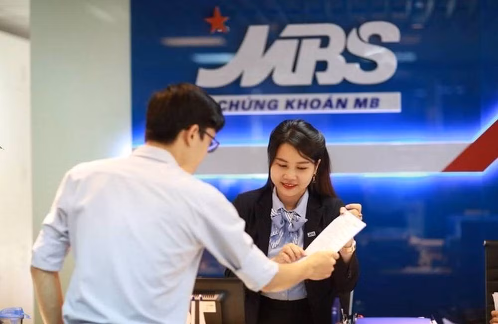 Chứng khoán MBS ghi nhận quý 2 liên tiếp lãi ròng sụt giảm.