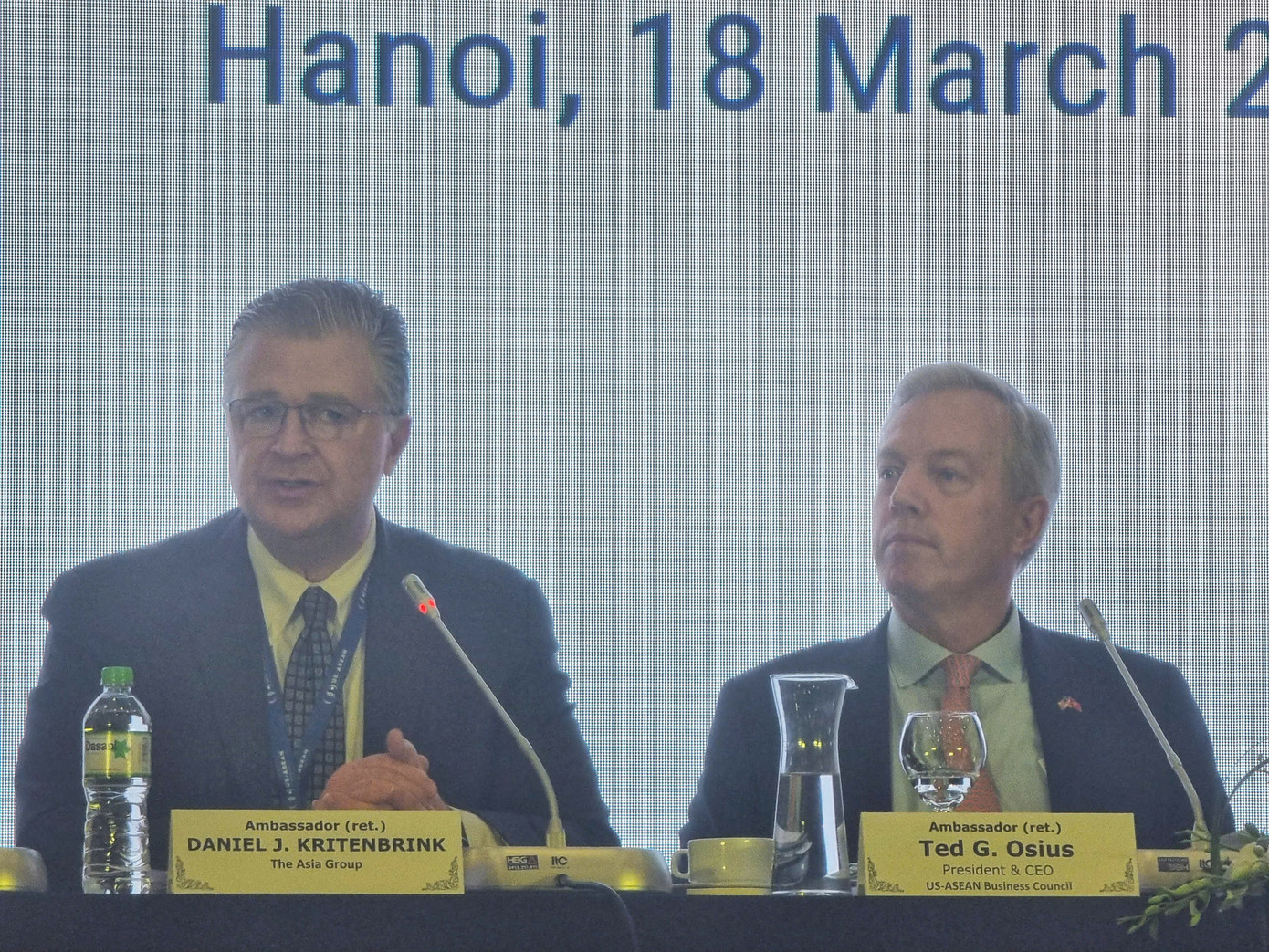 Ông Ted Osius và ông Daniel Kritenbrink nói về chính sách thuế quan chính quyền Tổng thống Donald Trump.