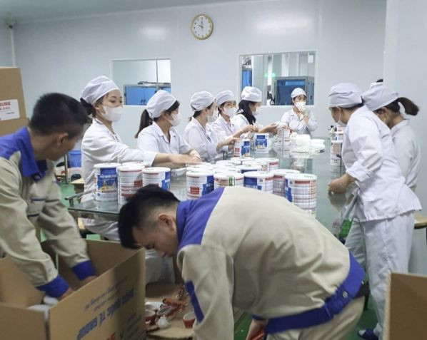 Chi cục An toàn vệ sinh thực phẩm TP. Hà Nội từng 2 lần kiểm tra mẫu các sản phẩm của 2 công ty sản xuất sữa giả nhưng không phát hiện vi phạm. Chi cục An toàn vệ sinh thực phẩm TP. Hà Nội từng 2 lần kiểm tra mẫu các sản phẩm của 2 công ty sản xuất sữa giả nhưng không phát hiện vi phạm.