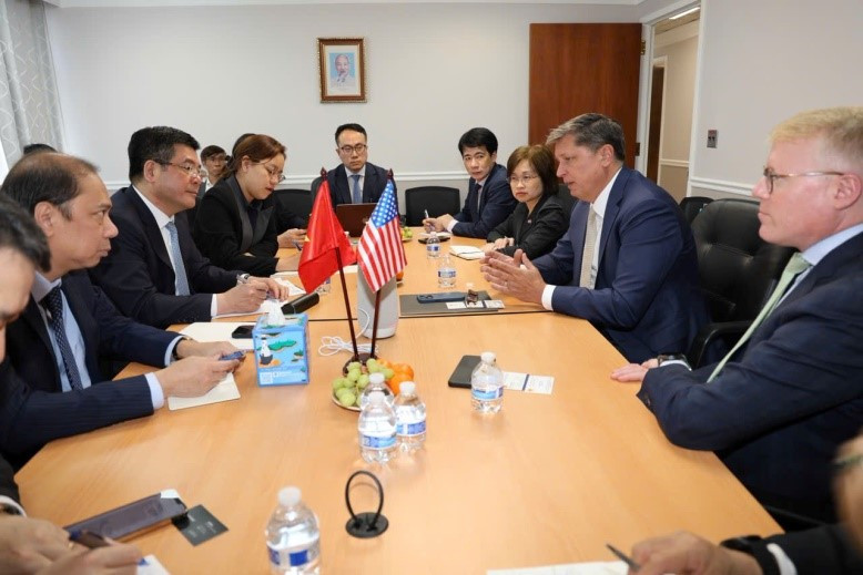 Đoàn đàm phán Việt Nam làm việc với lãnh đạo Tập đoàn SpaceX.