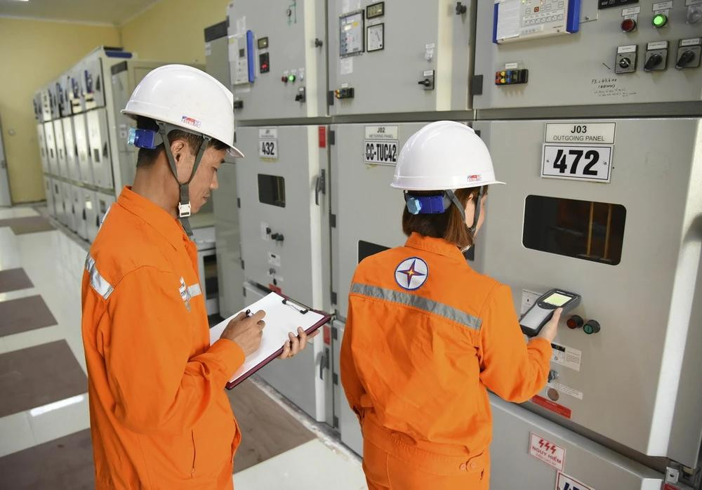 Tiêu thụ điện giảm áp trong dịp Tết Nguyên đán giảm thấp có thể khiến điện áp trên lưới điện tăng cao.