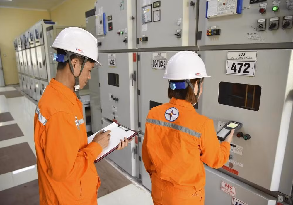 Tiêu thụ điện giảm áp trong dịp Tết Nguyên đán giảm thấp có thể khiến điện áp trên lưới điện tăng cao.