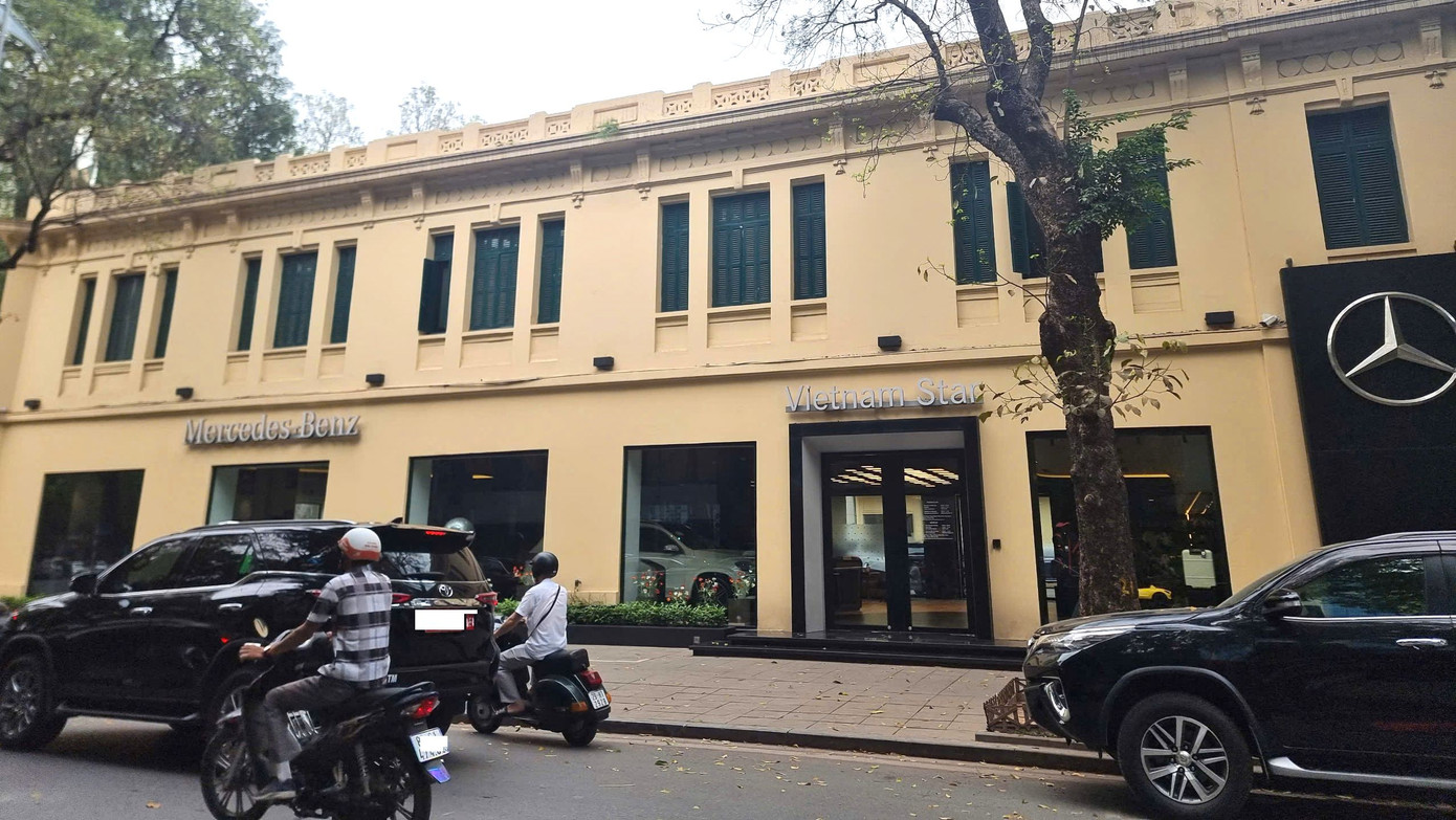 Mercedes-Benz Vietnam Star Hoàn Kiếm - nơi xảy ra vụ lùm xùm. Mercedes-Benz Vietnam Star Hoàn Kiếm - nơi xảy ra vụ lùm xùm.