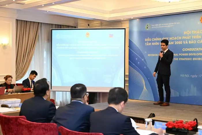 Ông Nguyễn Văn Dương - đại diện Viện Năng lượng chia sẻ tại hội thảo. Ảnh: BCT.