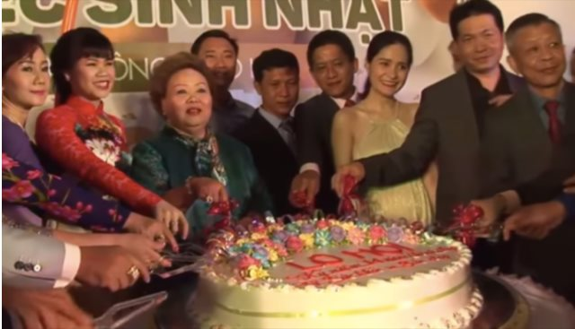 Vợ chồng ông Nguyễn Quốc Vũ và Đoàn Di Băng xuất hiện tại sự kiện của Công ty Lô Hội.