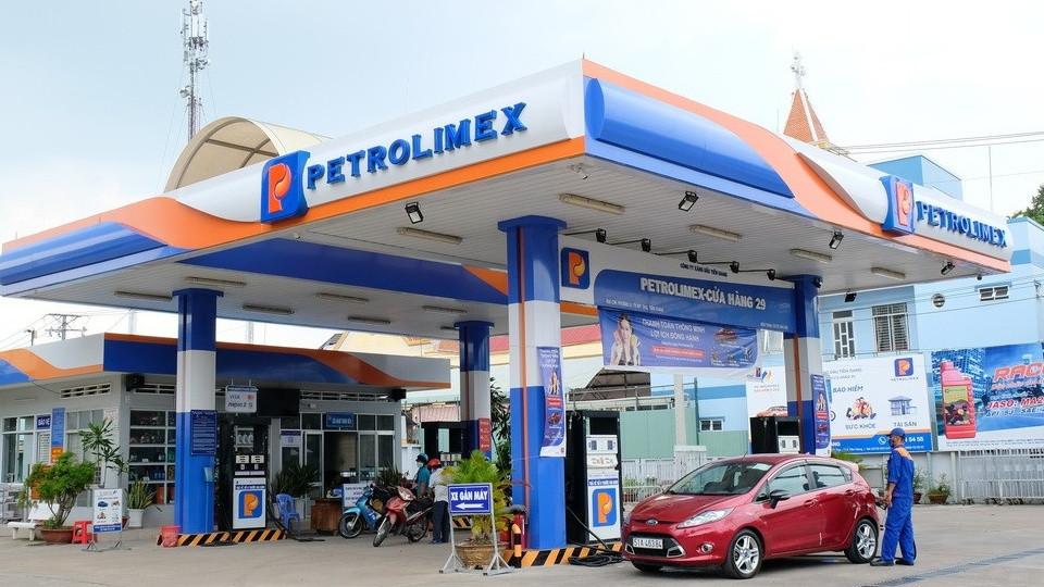 Giá xăng dầu thế giới biến động mạnh đã khiến lợi nhuận của Petrolimex trong quý I năm nay giảm tới 81%. Giá xăng dầu thế giới biến động mạnh đã khiến lợi nhuận của Petrolimex trong quý I năm nay giảm tới 81%.