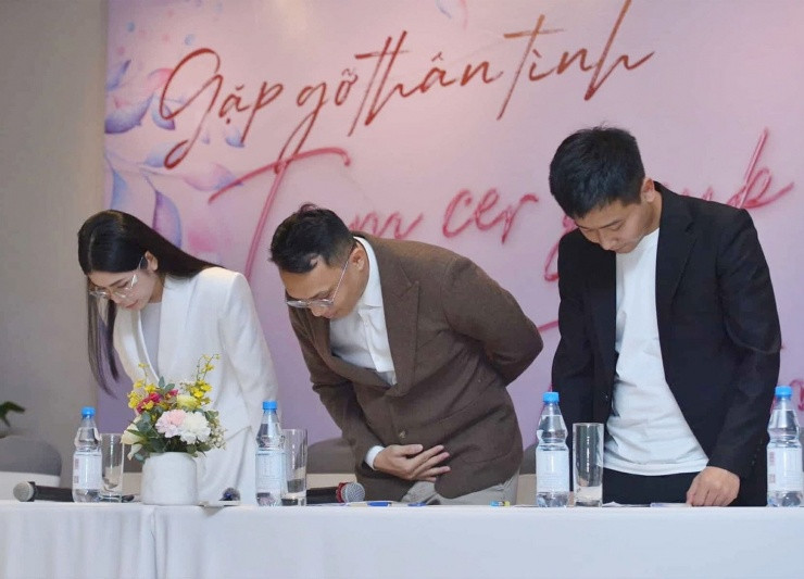 Quang Linh Vlogs, Hằng Du Mục xin lỗi vì việc quảng cáo không đúng sự thật kẹo rau củ Kera chiều 14/3.