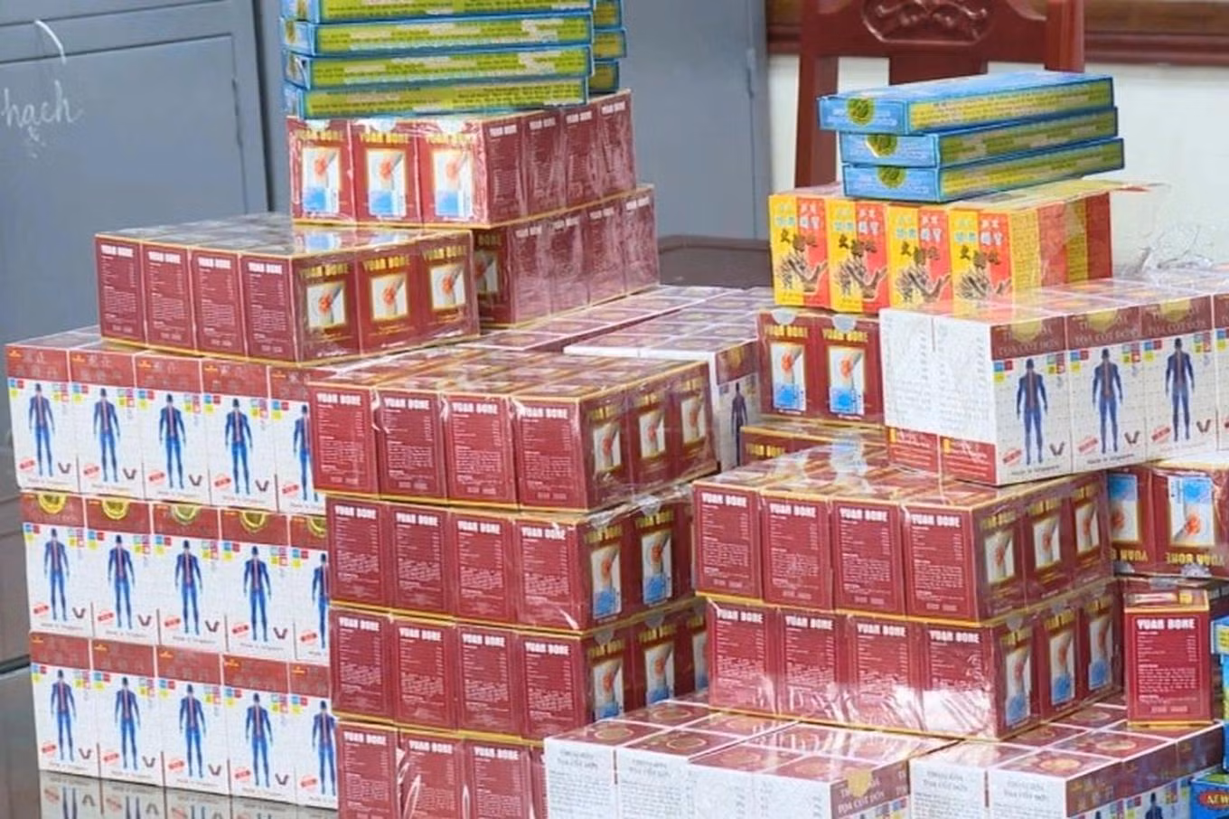 Một đường dây sản xuất thuốc giả vừa bị công an Thanh Hóa triệt phá.