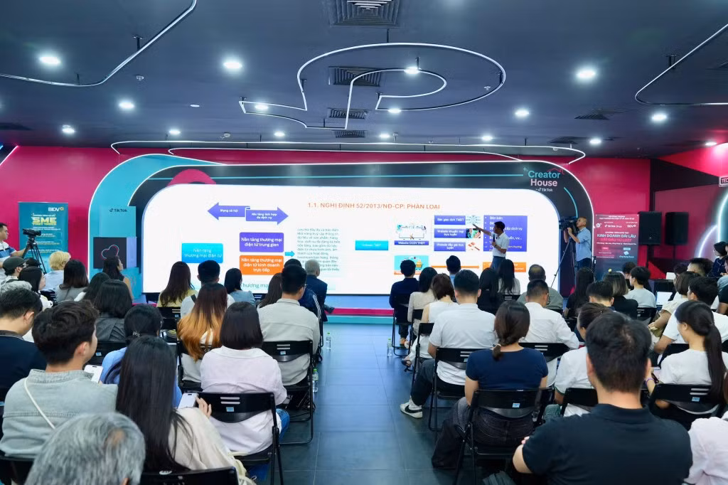 Vi phạm pháp luật trên sàn TMĐT hiện hành có thể dẫn đến xử phạt hành chính, bồi thường thiệt hại hoặc truy cứu trách nhiệm hình sự.