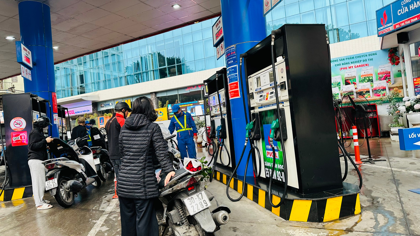 Bộ Công Thương cho biết sẽ báo cáo Thủ tướng điều chỉnh Quyết định 53 để tiếp tục khuyến khích sử dụng E5.