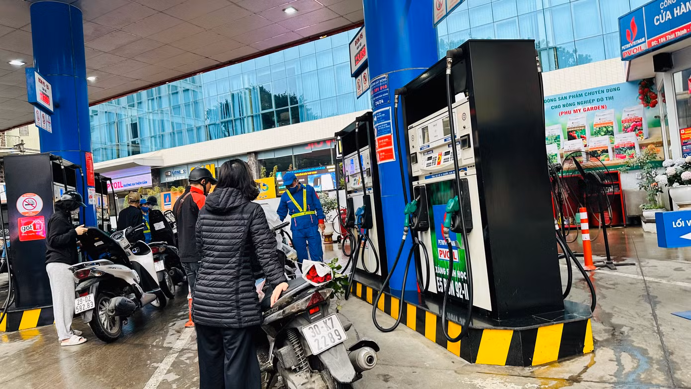 Bộ Công Thương cho biết sẽ báo cáo Thủ tướng điều chỉnh Quyết định 53 để tiếp tục khuyến khích sử dụng E5.