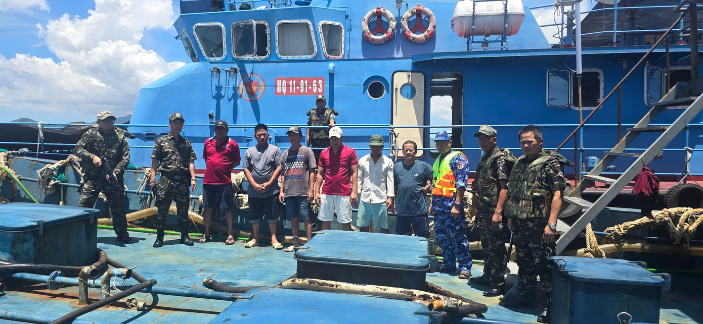 Lực lượng chức năng phát hiện 2 hầm chứa 75m3 chất lỏng nghi là dầu diesel. Lực lượng chức năng phát hiện 2 hầm chứa 75m3 chất lỏng nghi là dầu diesel.