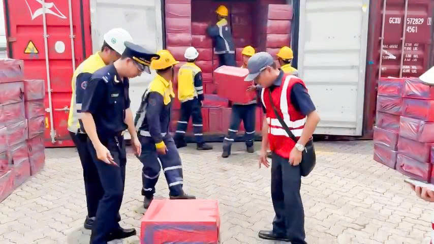 Cơ quan hải quan vừa phát hiện hàng loạt vụ buôn lậu thuốc lá.