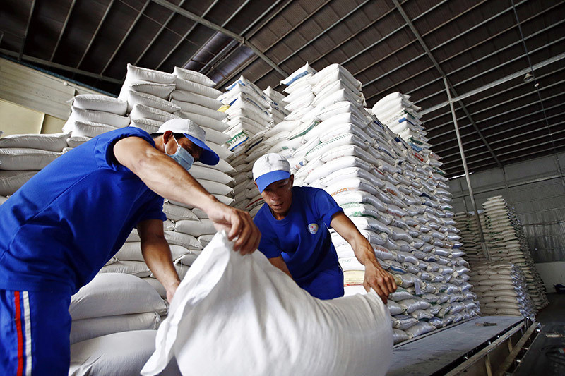 Bộ Công Thương đề xuất doanh nghiệp xuất khẩu gạo báo cáo về về tình hình ký kết và thực hiện hợp đồng và tồn kho gạo hàng tháng.