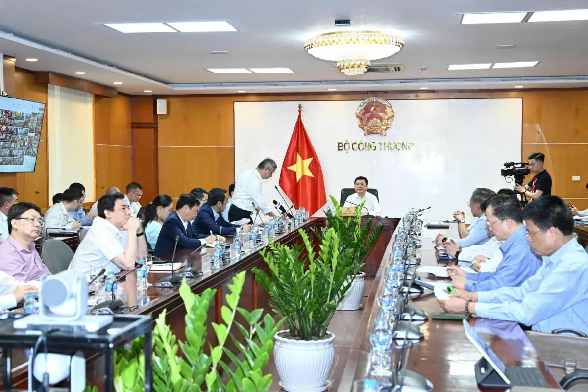 Bộ trưởng Công Thương chủ trì hội nghị.