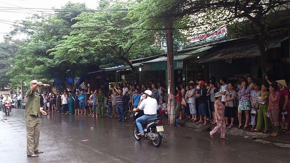 Kẻ bắt cóc thả con tin, đầu hàng cảnh sát ảnh 3