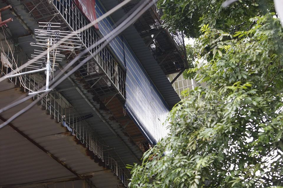 Kẻ bắt cóc thả con tin, đầu hàng cảnh sát ảnh 7