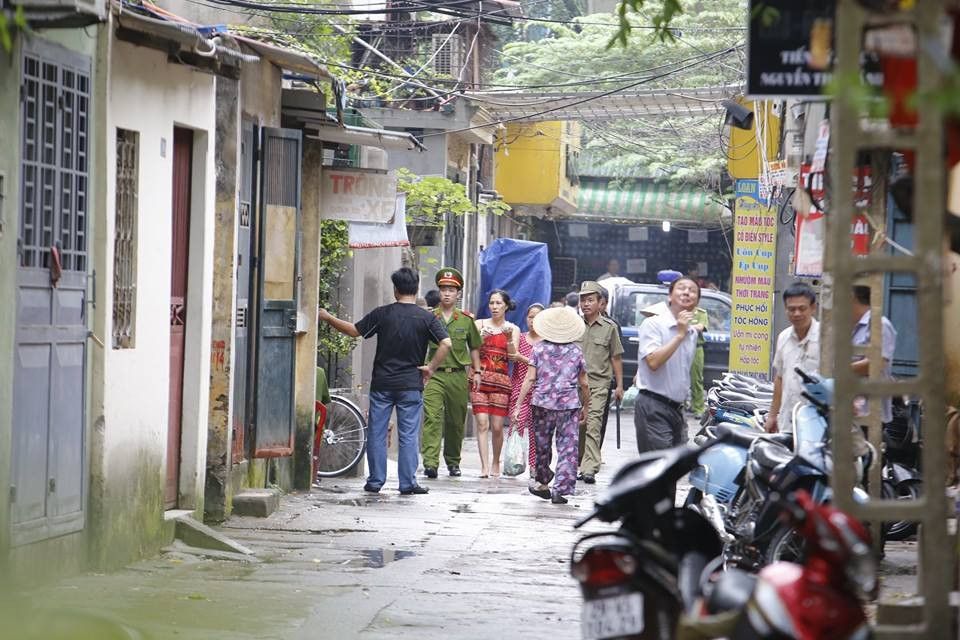 Kẻ bắt cóc thả con tin, đầu hàng cảnh sát ảnh 4