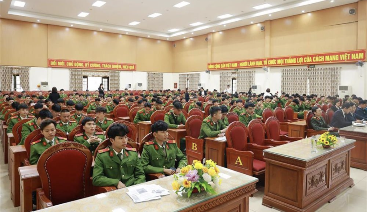 Các chiến sĩ hoàn thành nghĩa vụ tham gia CAND tại Công an tỉnh Quảng Trị năm 2025 tham dự chương trình. Các chiến sĩ hoàn thành nghĩa vụ tham gia CAND tại Công an tỉnh Quảng Trị năm 2025 tham dự chương trình.