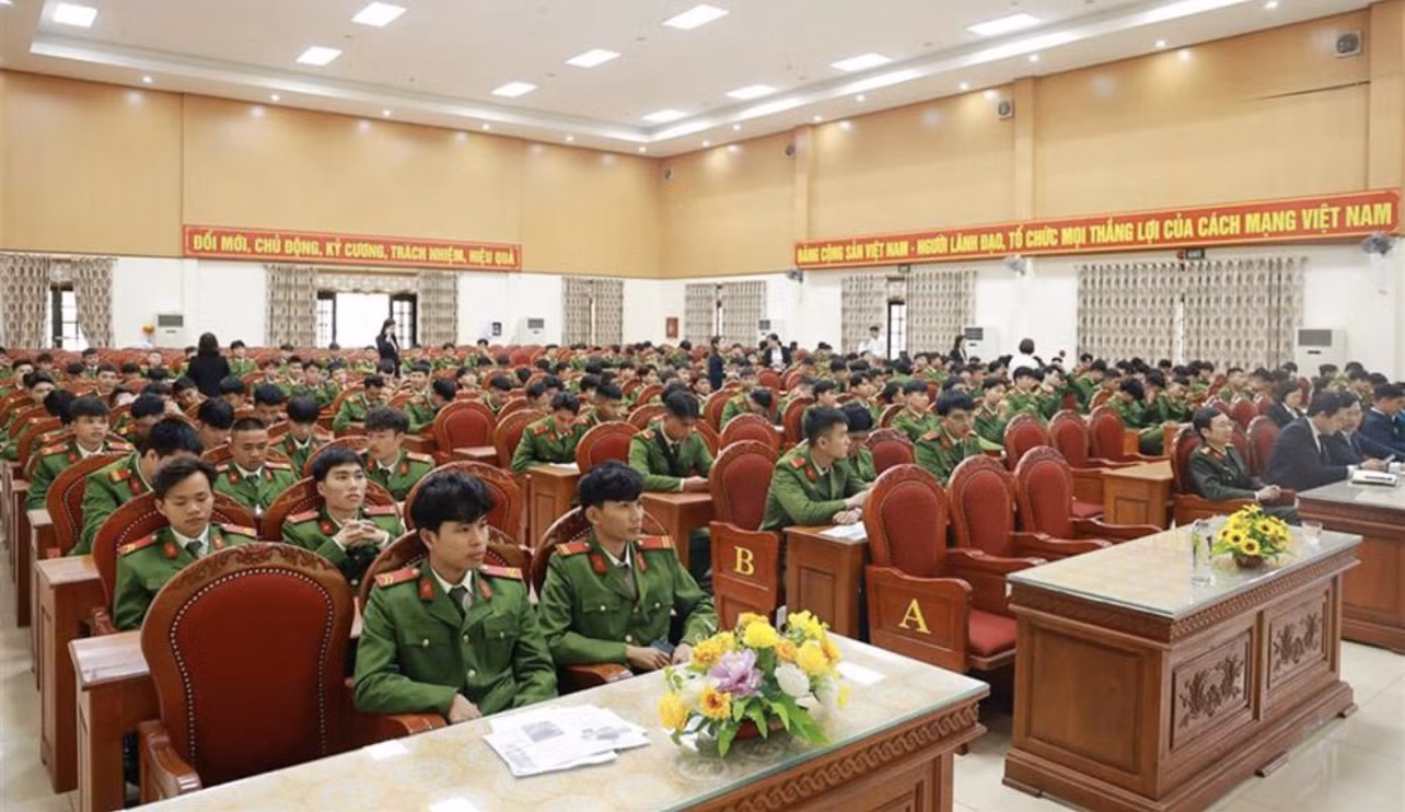 Các chiến sĩ hoàn thành nghĩa vụ tham gia CAND tại Công an tỉnh Quảng Trị năm 2025 tham dự chương trình. Các chiến sĩ hoàn thành nghĩa vụ tham gia CAND tại Công an tỉnh Quảng Trị năm 2025 tham dự chương trình.