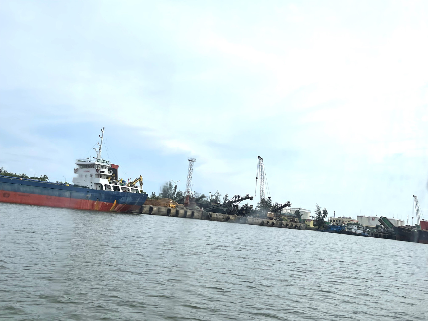 Cảng biển Cửa Việt.