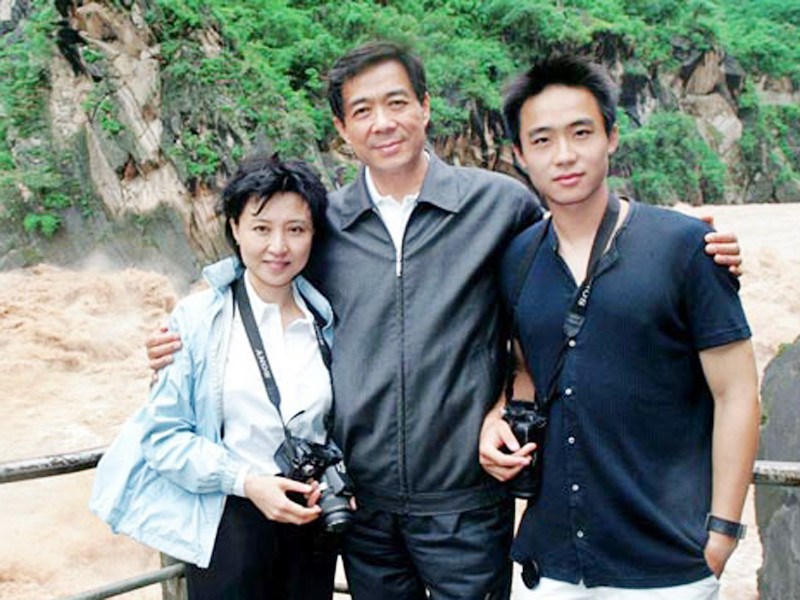 Bạc Qua Qua và bố mẹ