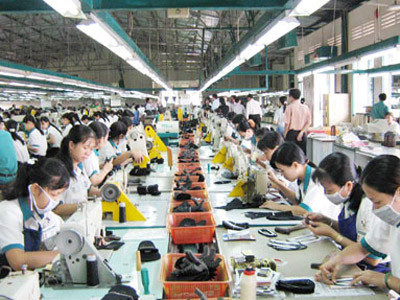 Sản xuất giày xuất khẩu tại Công ty Giày Gia Định