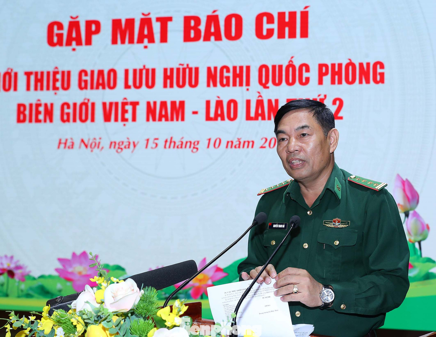 Đại tá Nguyễn Thanh Hải trao đổi một số nội dung của Giao lưu hữu nghị.