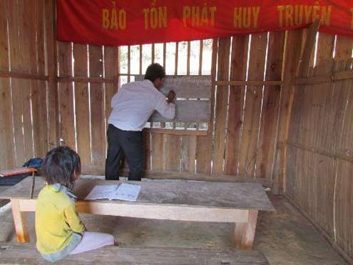 Lớp học 1 thầy, 1 trò. Ảnh: Nông nghiệp Việt Nam