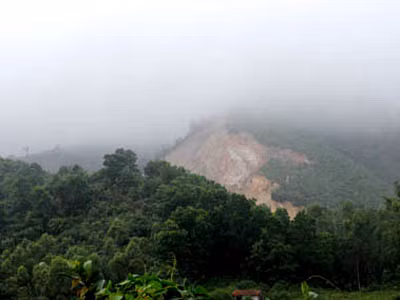 Dãy núi nơi xảy ra vụ thảm sát khủng khiếp với gia đình chị Duân. Dãy núi nơi xảy ra vụ thảm sát khủng khiếp với gia đình chị Duân
