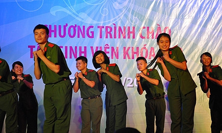 Sôi động và nhận được sự cổ vũ nhiệt tình là tiết mục biểu của CLB dân vũ