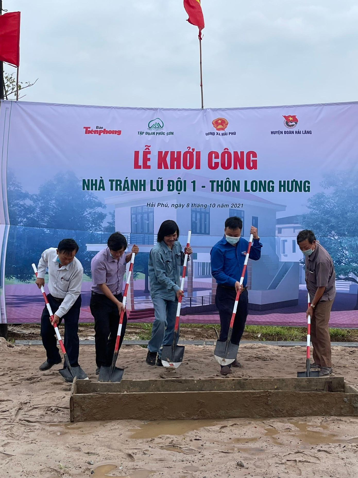 Lễ khởi công công trình Nhà tránh lũ ở Đội 1, thôn Long Hưng, xã Hải Phú.