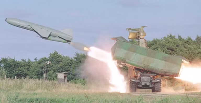 4K51 Rubezh (SS-C-3) phóng tên lửa tốc độ cận âm P-15 Temit (P-15M/SS-N-2 styx)