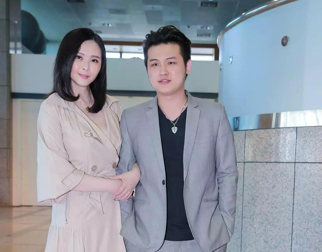 Tiêu Thục Thận cảm ơn chồng vì luôn bên cạnh lúc cô bị bệnh.