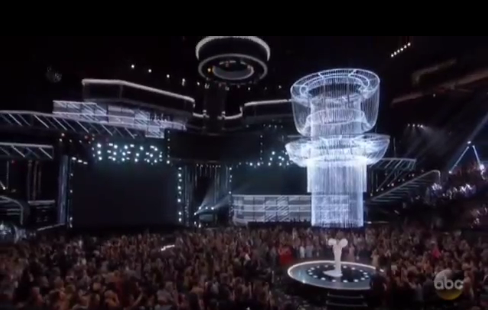 Celine Dion gây ‘bão’ khi hát lại ‘My heart will go on’ sau 20 năm ảnh 3