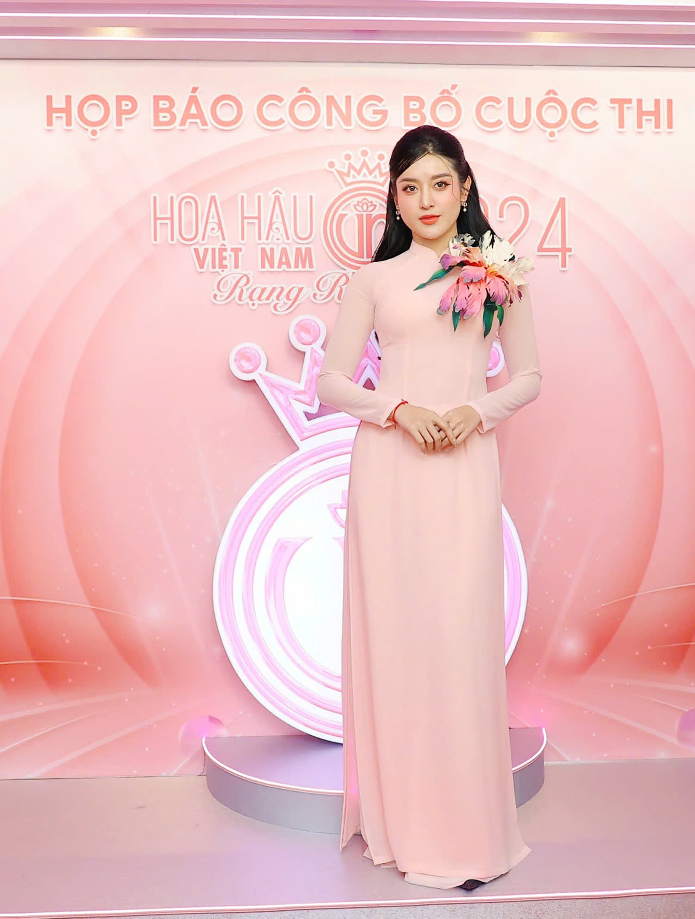 Cũng vì lẽ đó, các hoa hậu, người đẹp bước ra từ cuộc thi Hoa hậu Việt Nam luôn là người đại diện cho nhân cách và tinh thần Việt Nam, là hình mẫu lý tưởng về sự tự tin và khả năng truyền cảm hứng cho thế hệ trẻ.