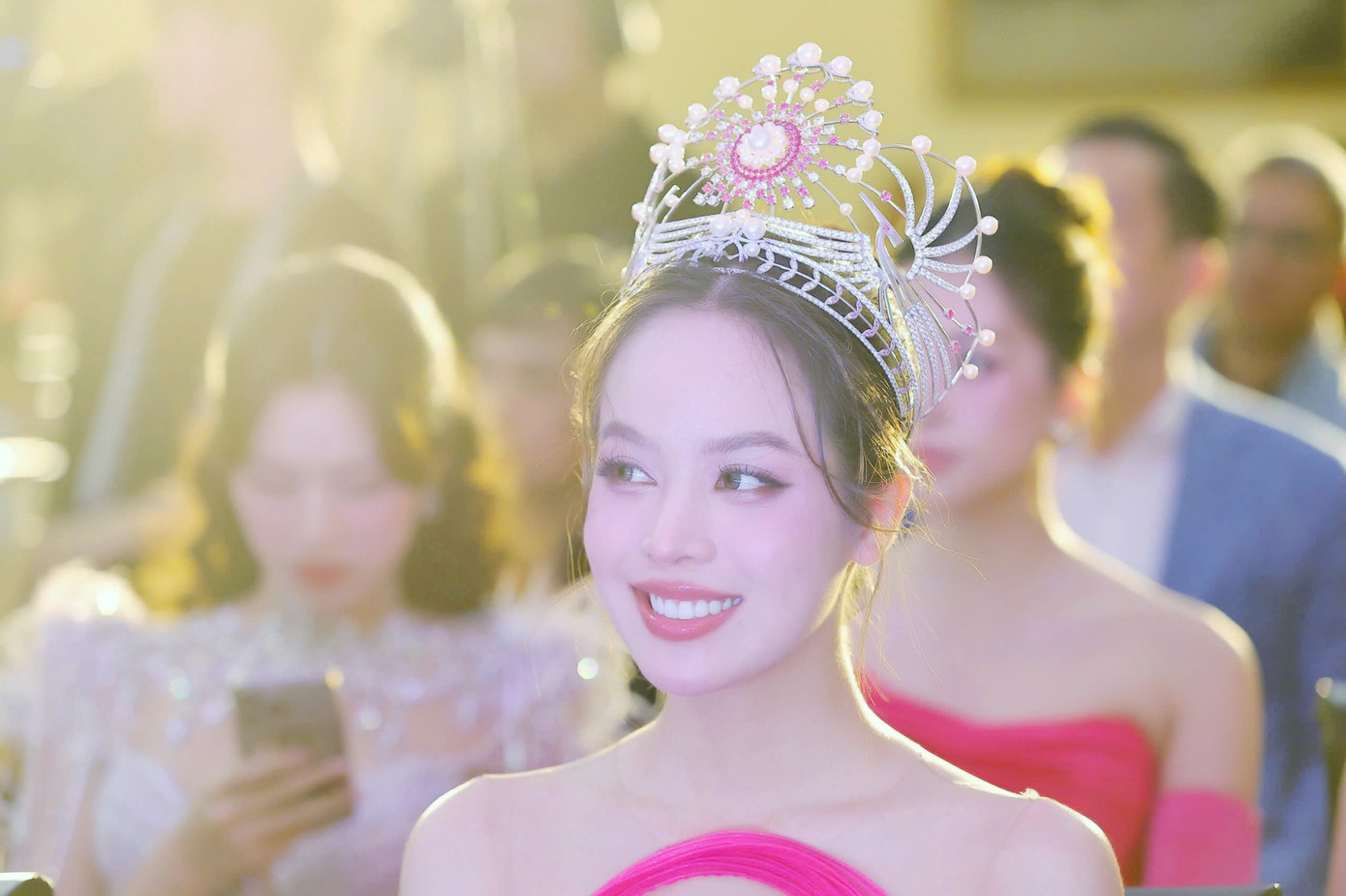 Cận nhan sắc của người đẹp đăng quang Hoa hậu Việt Nam 2022, đồng thời là đương kim Hoa hậu Quốc tế.