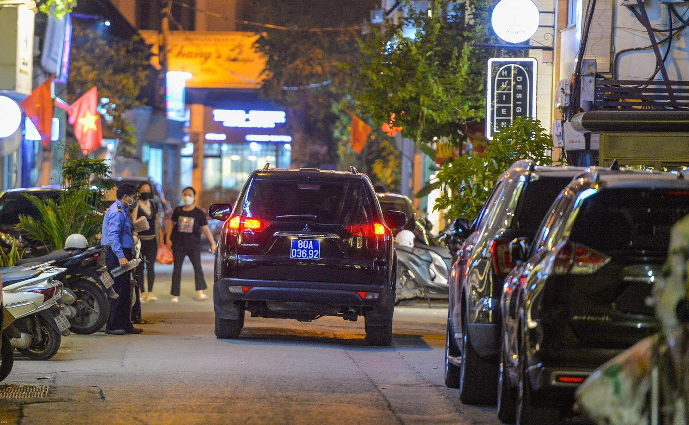 Cơ quan tố tụng tiến hành khám xét trụ sở Tập đoàn Tân Hoàng Minh ở số 24 Quang Trung, Hoàn Kiếm, Hà Nội vào tối 5/4. Cơ quan tố tụng tiến hành khám xét trụ sở Tập đoàn Tân Hoàng Minh ở số 24 Quang Trung, Hoàn Kiếm, Hà Nội vào tối 5/4.