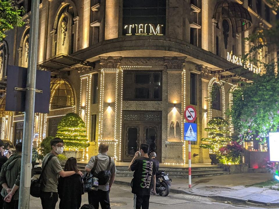 Nhiều phóng viên có mặt tại trụ sở tập đoàn Tân Hoàng Minh vào tối 5/4. Nhiều phóng viên có mặt tại trụ sở tập đoàn Tân Hoàng Minh vào tối 5/4.