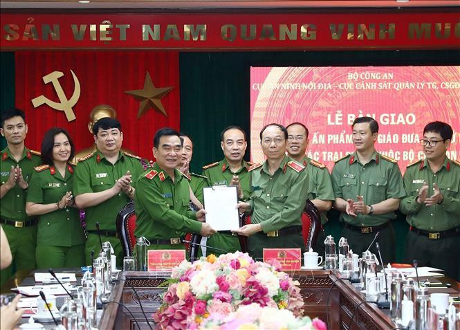 Các đại biểu tại lễ bàn giao.