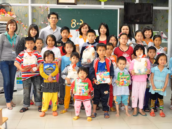 Chương trình đã đến tặng quà các bệnh nhân tại Bệnh viện Nhi T.Ư (Hà Nội)