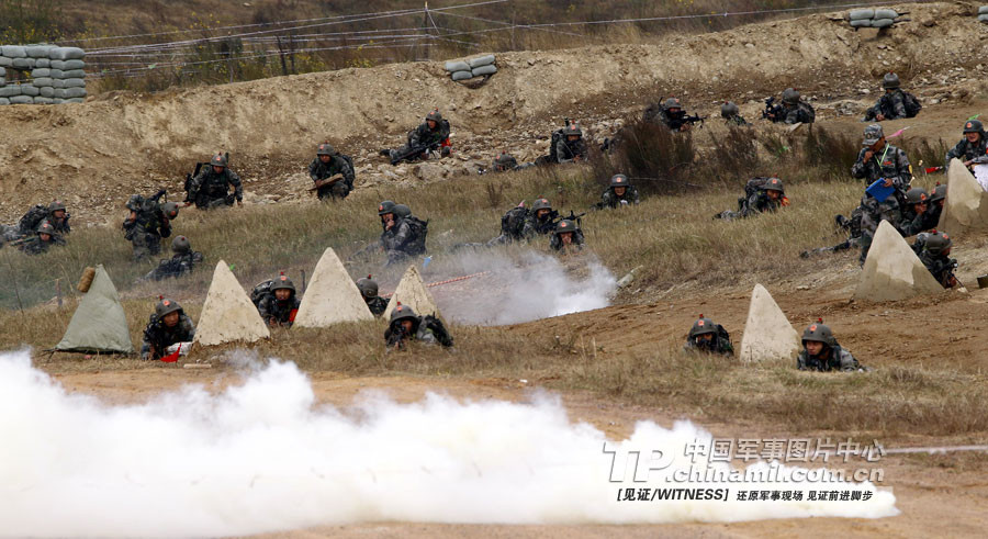 Bộ binh PLA diễn tập thực binh. Bộ binh PLA diễn tập thực binh