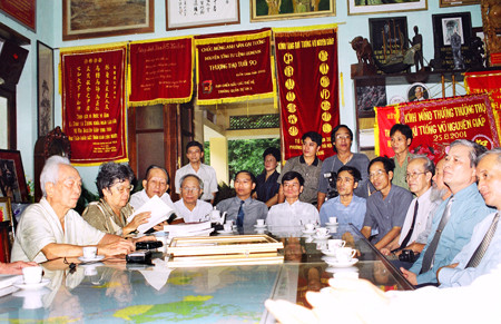  Hội sử học mừng thọ Đại tướng 90 tuổi (2001)