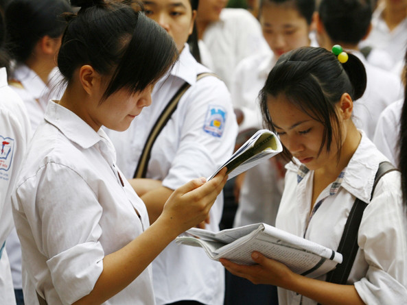 Thí sinh dự thi tốt nghiệp 2011. Ảnh Hồng Vĩnh